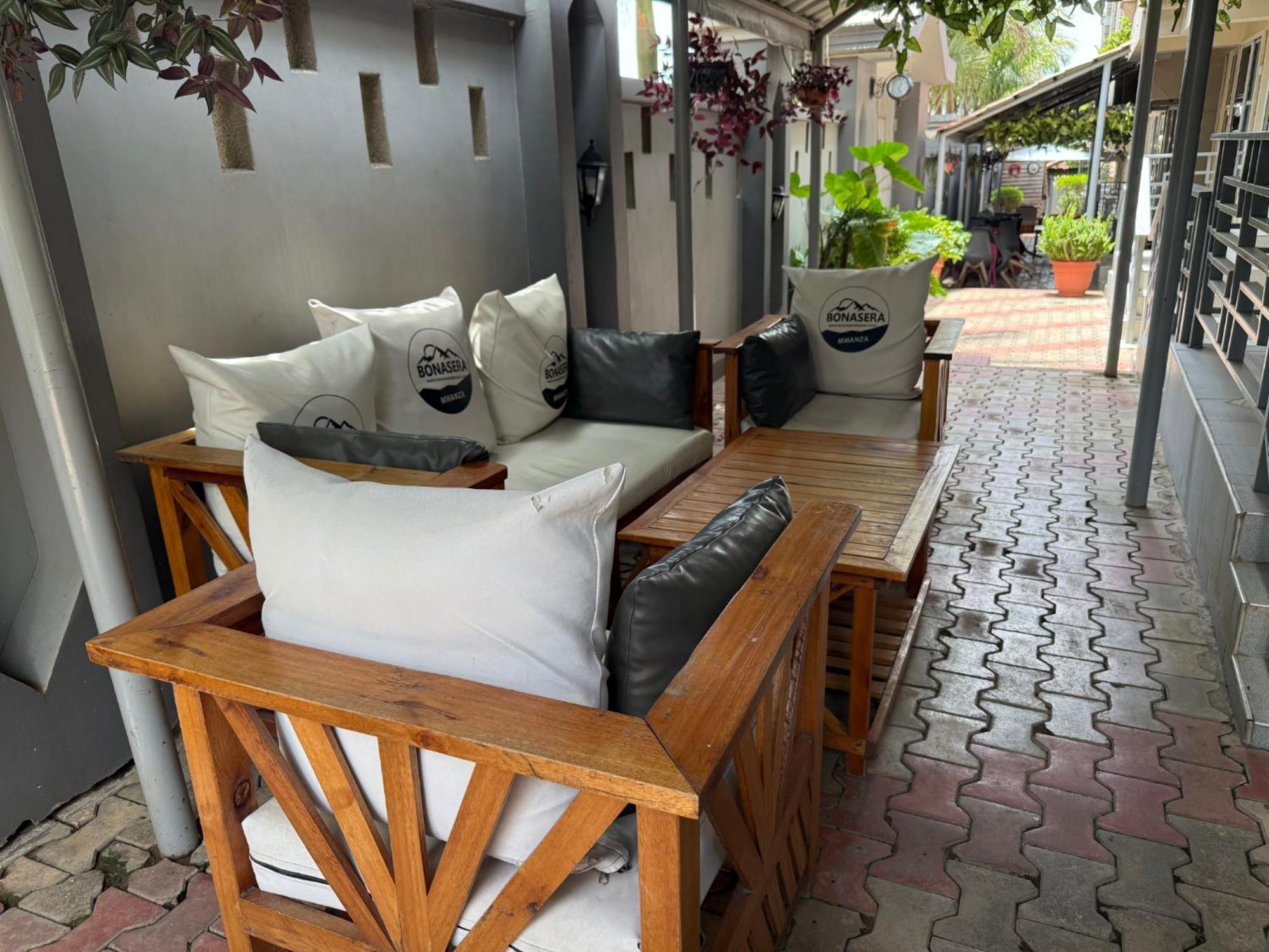 Kingdom Apartments Mwanza Exterior photo